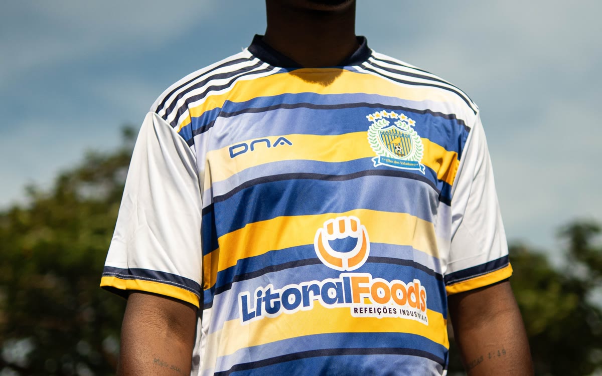 Atleta vestindo uniforme personalizado DNA