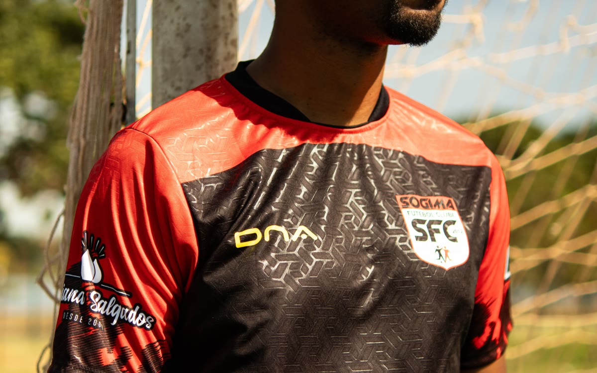 Uniforme DNA preto e vermelho personalizado